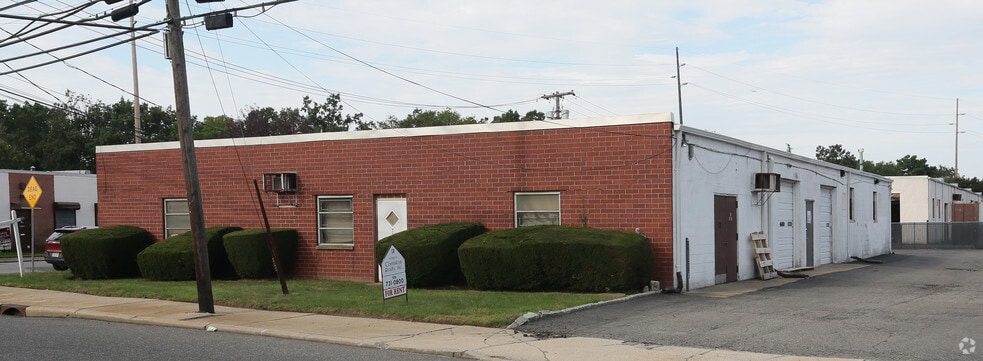 1-9 Hicks St, Lindenhurst, NY à louer - Photo du bâtiment - Image 3 de 5