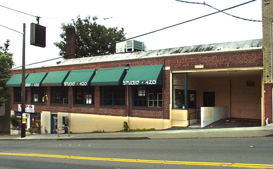 1611 E Olive Way, Seattle, WA à vendre - Photo du bâtiment - Image 2 de 5