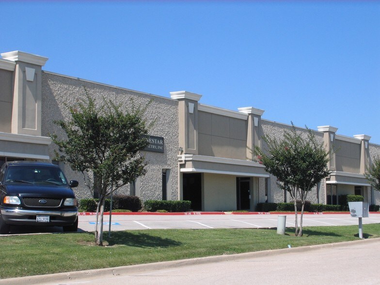 4124-4140 Billy Mitchell, Addison, TX à louer - Photo du bâtiment - Image 3 de 3