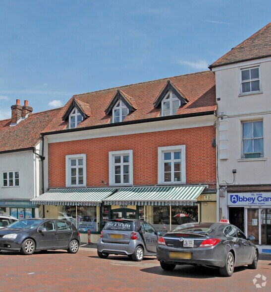 7-8 Market Sq, Waltham Abbey à louer - Photo principale - Image 1 de 2
