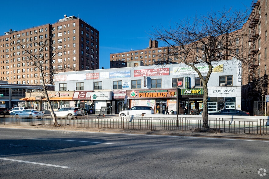 10015 Queens Blvd, Forest Hills, NY for lease - Building Photo - Image 3 of 6