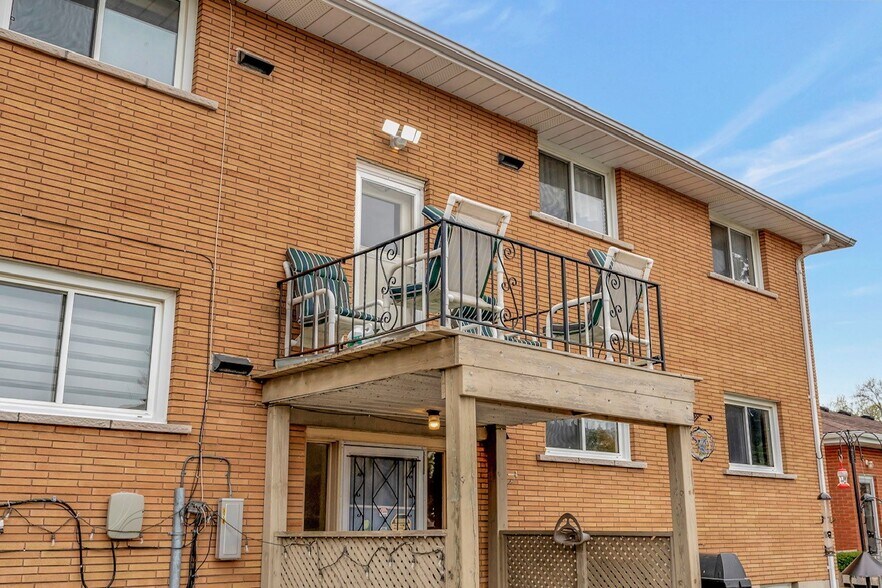 52 Hampton St, Brantford, ON à vendre - Photo du bâtiment - Image 3 de 22