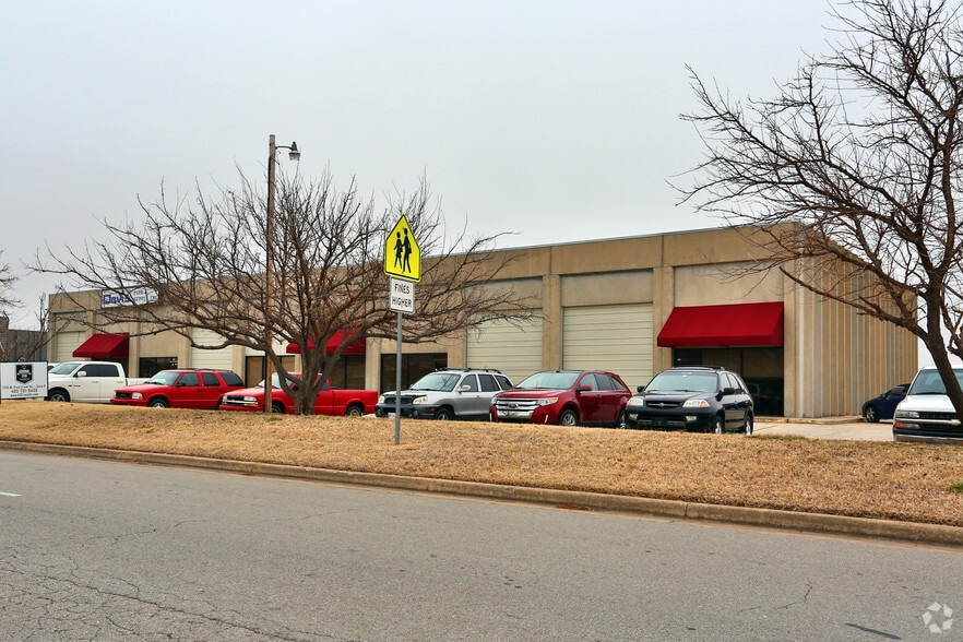 3200 Broce Dr, Norman, OK for lease - Building Photo - Image 3 of 3