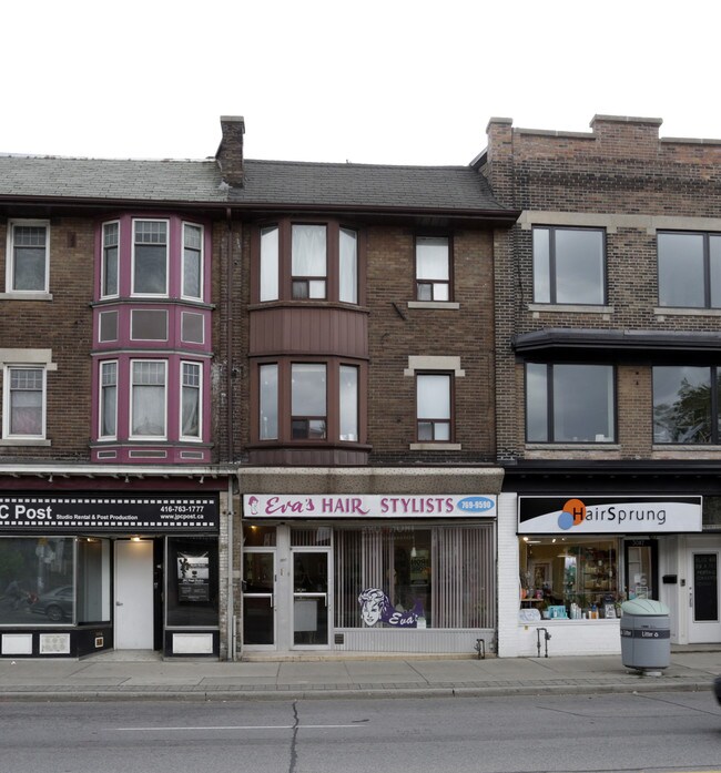 Plus de détails pour 3085 Dundas St, Toronto, ON - Commerce de détail à louer