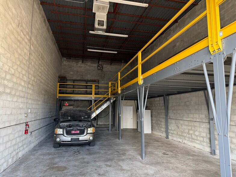 1851 SW 2nd St, Fort Lauderdale, FL à vendre - Photo du bâtiment - Image 2 de 11