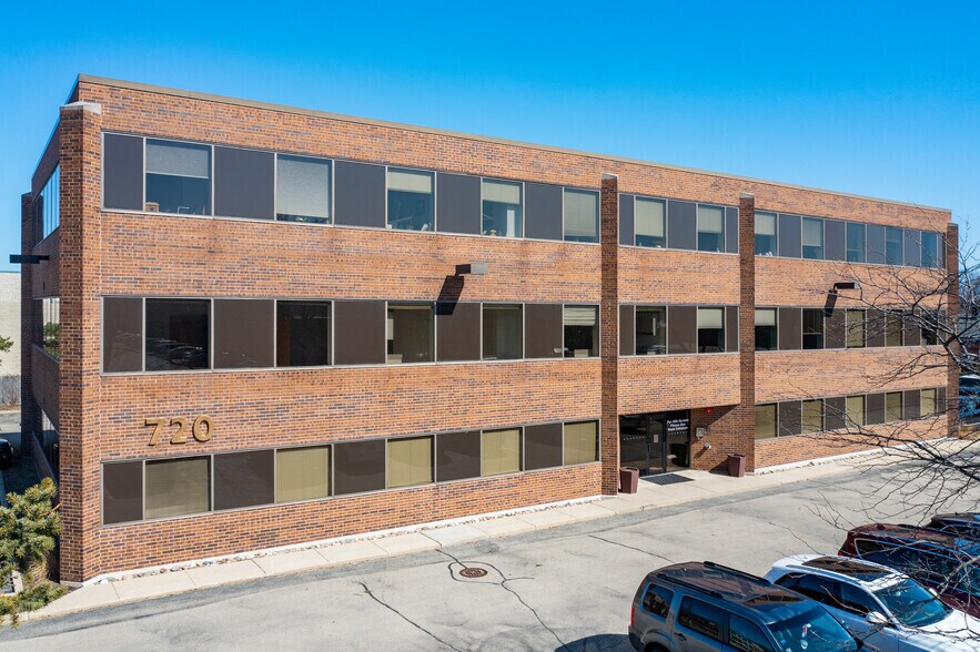 720 Osterman Ave, Deerfield, IL à louer - Photo du bâtiment - Image 3 de 12