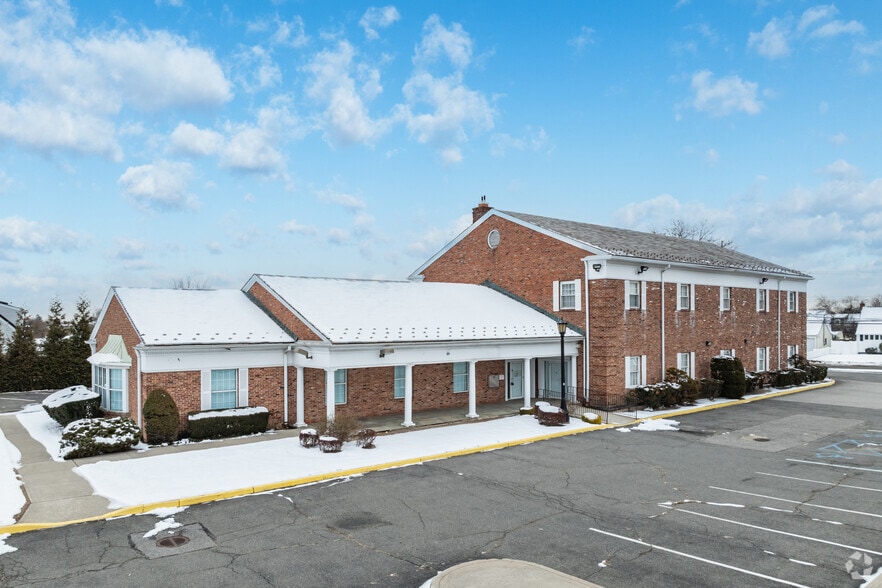 195 Merritts Rd, Farmingdale, NY for lease - Building Photo - Image 2 of 6