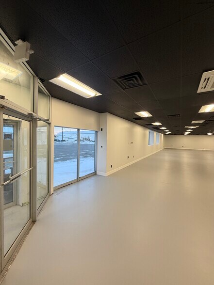 611 Dutchess Tpke, Poughkeepsie, NY à louer - Photo du bâtiment - Image 2 de 15