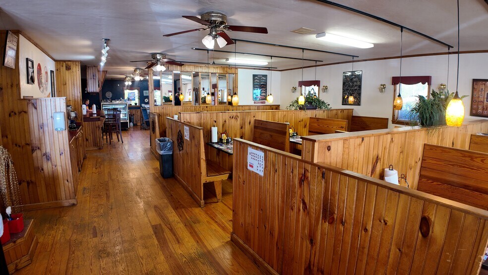 6335 W Andrew Johnson Hwy, Greeneville, TN à vendre - Photo du bâtiment - Image 3 de 60