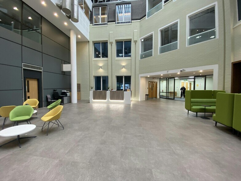 Bickenhill Ln, Birmingham à louer - Photo du bâtiment - Image 1 de 30