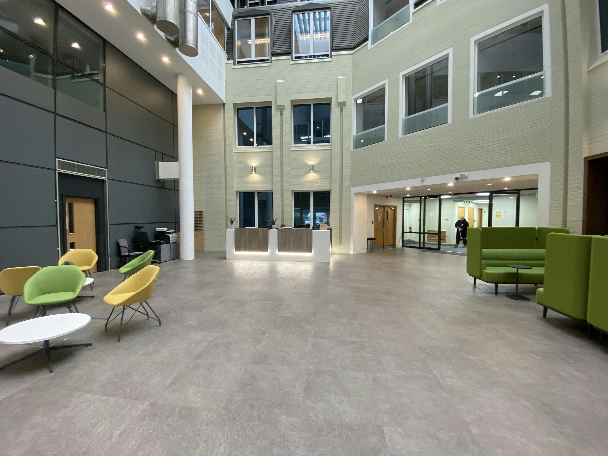 Bickenhill Ln, Birmingham à louer Photo du bâtiment- Image 1 de 31