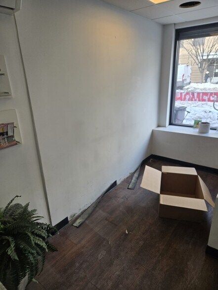 700 Grand St, Brooklyn, NY à louer - Photo du bâtiment - Image 2 de 10