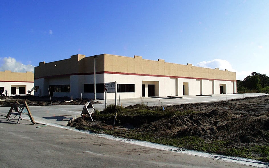 1445 Jupiter Park Dr, Jupiter, FL à louer - Photo du bâtiment - Image 2 de 12