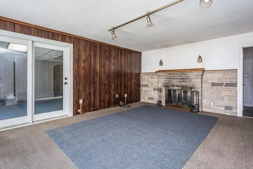 105 Hartford Tpke, Shrewsbury, MA à vendre - Photo intérieure - Image 3 de 31