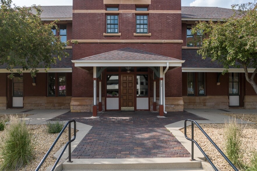 112-142 S Riverfront Dr, Mankato, MN for lease - Building Photo - Image 2 of 30