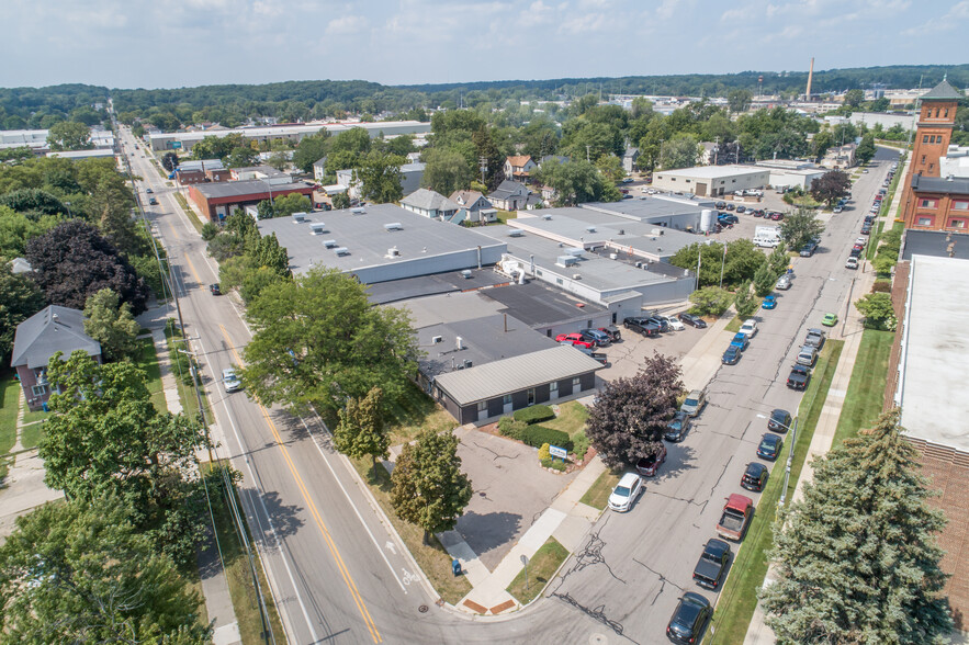 1615 Broadway Ave NW, Grand Rapids, MI for sale - Building Photo - Image 1 of 1