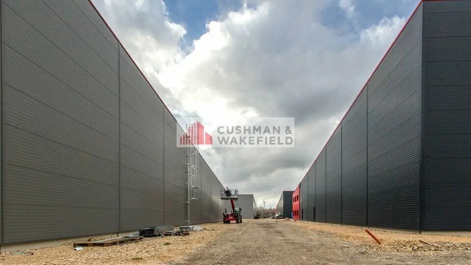 Flex in Beaucaire for lease - Building Photo - Image 2 of 2