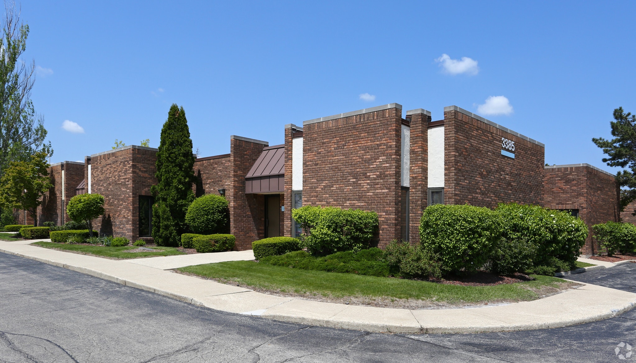 Arlington Executive Plaza portfolio of 6 properties for sale on LoopNet.ca Primary Photo- Image 1 of 6