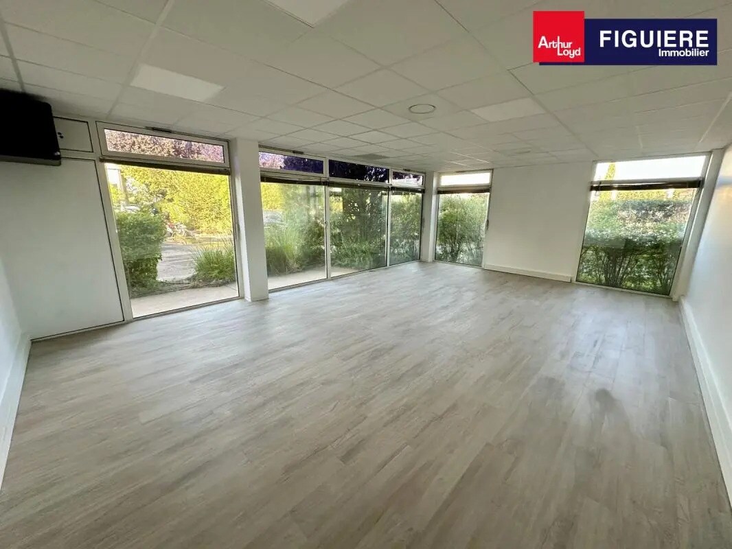 Office in Aix-en-Provence for sale Building Photo- Image 1 of 8