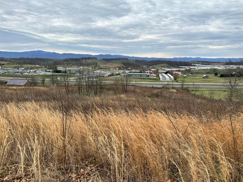 12332 Maple St, Glade Spring, VA à vendre - Photo du bâtiment - Image 2 de 2