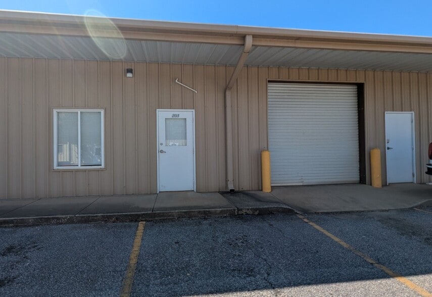 1975 Mall Blvd, Auburn, AL for lease - Building Photo - Image 2 of 9