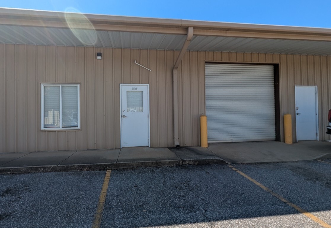 1975 Mall Blvd, Auburn, AL for lease Building Photo- Image 1 of 9