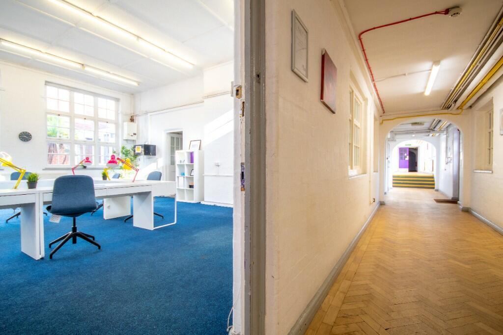 Alexander Rd, St Albans for lease Interior Photo- Image 1 of 3