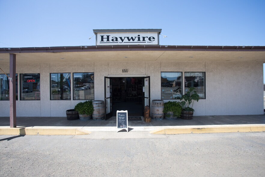 151 W Elm St, Fort Bragg, CA à vendre - Photo du bâtiment - Image 2 de 16