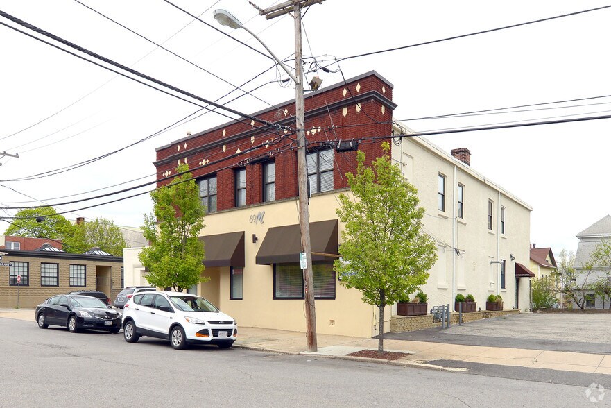 69 Montgomery St, Pawtucket, RI à vendre - Photo du bâtiment - Image 1 de 19