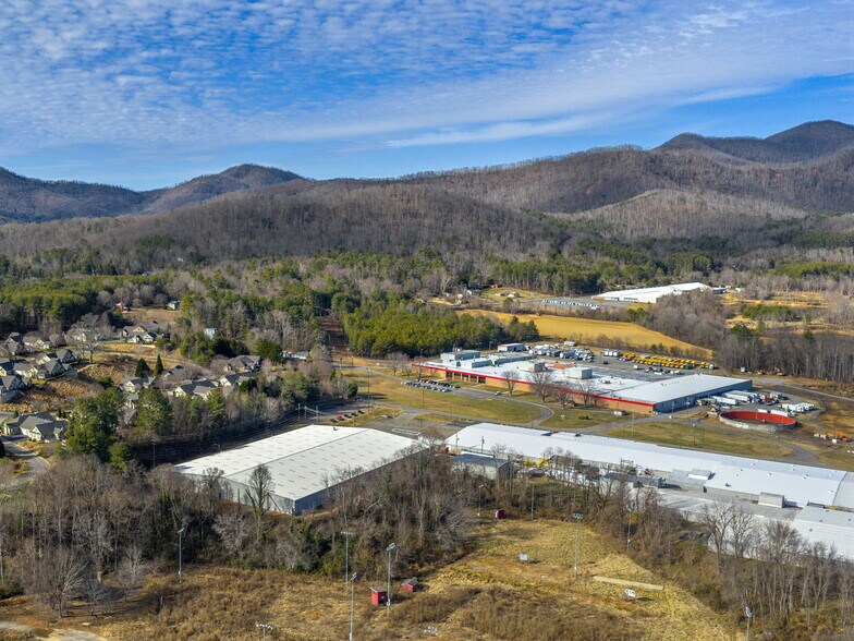 875 Warren Wilson Rd, Swannanoa, NC à louer - Photo du bâtiment - Image 2 de 9