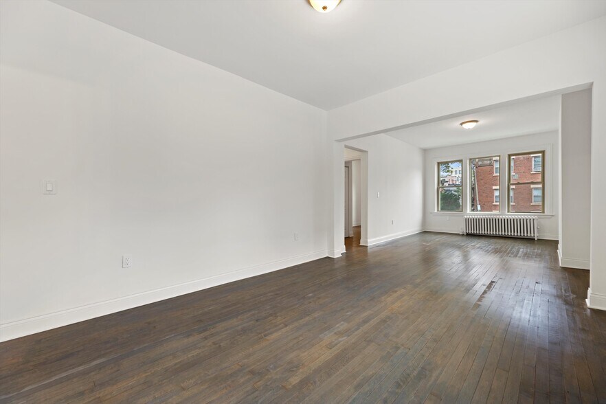 2905 N Bartlett Ave, Milwaukee, WI à vendre - Photo du bâtiment - Image 2 de 16