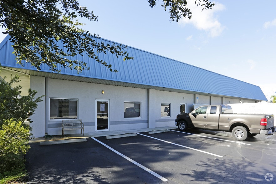 2244 Hemingway Dr, Fort Myers, FL for sale - Building Photo - Image 3 of 5