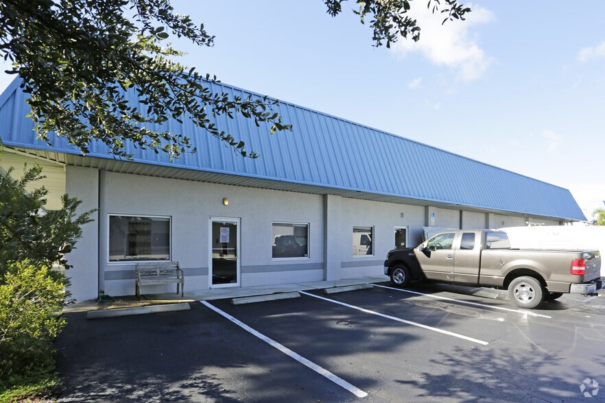 2244 Hemingway Dr, Fort Myers, FL à vendre - Photo du bâtiment - Image 3 de 5