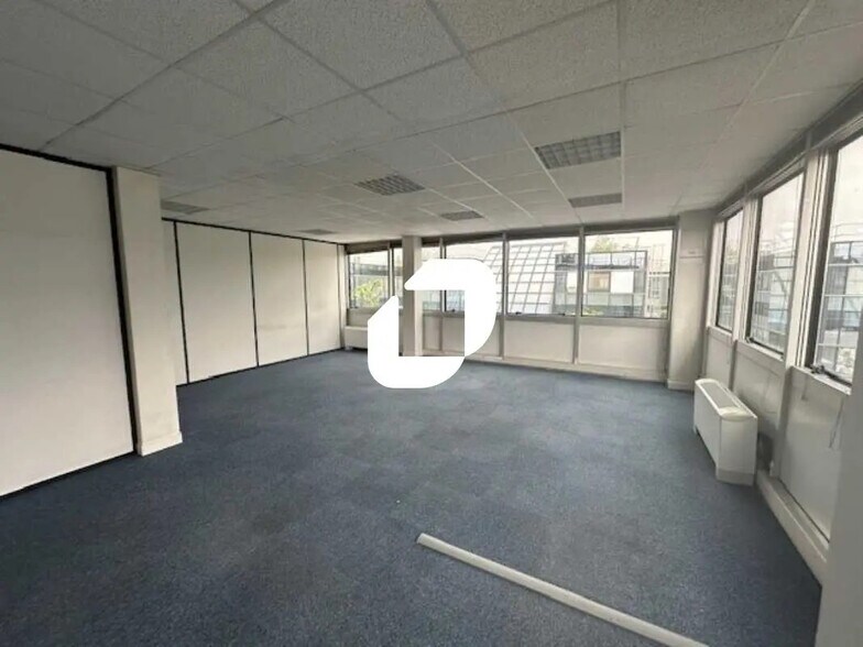 Office in Roissy-en-France for lease - Interior Photo - Image 2 of 19