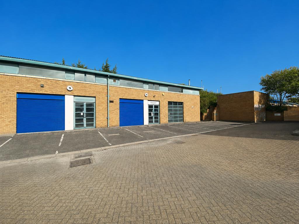9 & 11 Apex Business Centre, Dunstable for lease Building Photo- Image 1 of 2