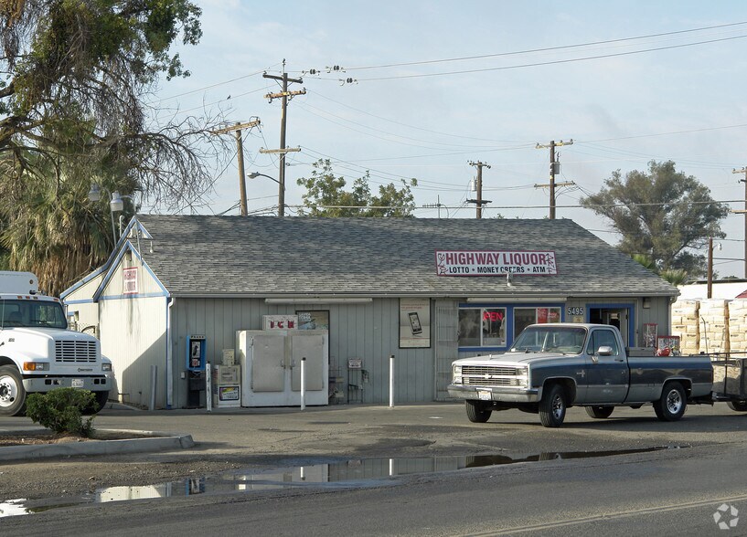 5495 W Shaw Ave, Fresno, CA for lease - Primary Photo - Image 1 of 9