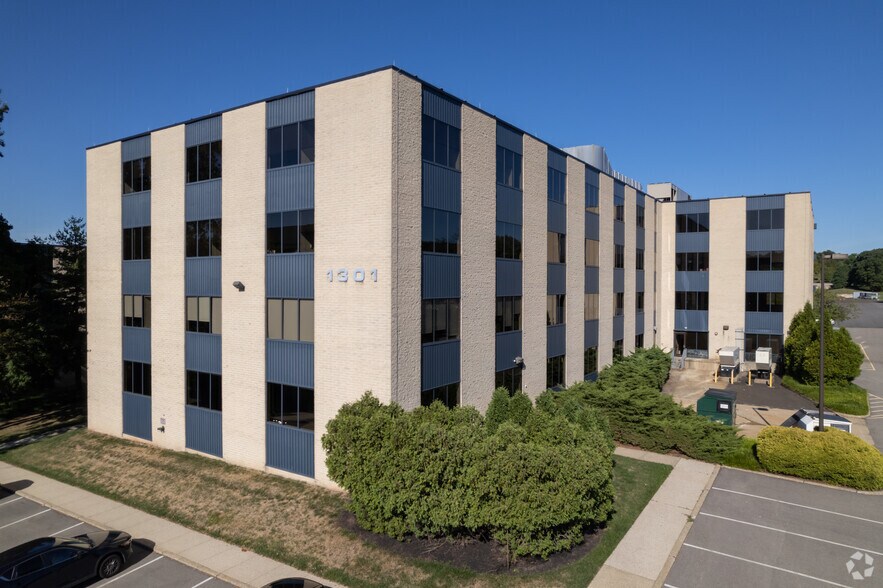 1301 Virginia Dr, Fort Washington, PA à louer - Photo du bâtiment - Image 3 de 25