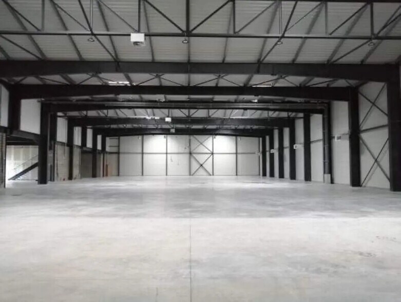 Flex in Gennevilliers for lease - Building Photo - Image 3 of 6