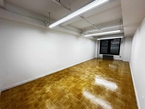 147 W 35th St, New York, NY for lease Interior Photo- Image 2 of 4