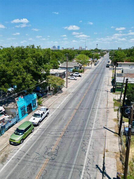 2217 Guadalupe St, San Antonio, TX à vendre - Photo du bâtiment - Image 2 de 10