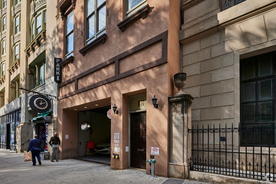 18 Vesey St, New York, NY for sale - Building Photo - Image 3 of 4