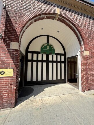 Plus de détails pour 8 Alton Pl, Brookline, MA - Bureau à louer