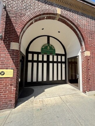 Plus de détails pour 8 Alton Pl, Brookline, MA - Bureau à louer