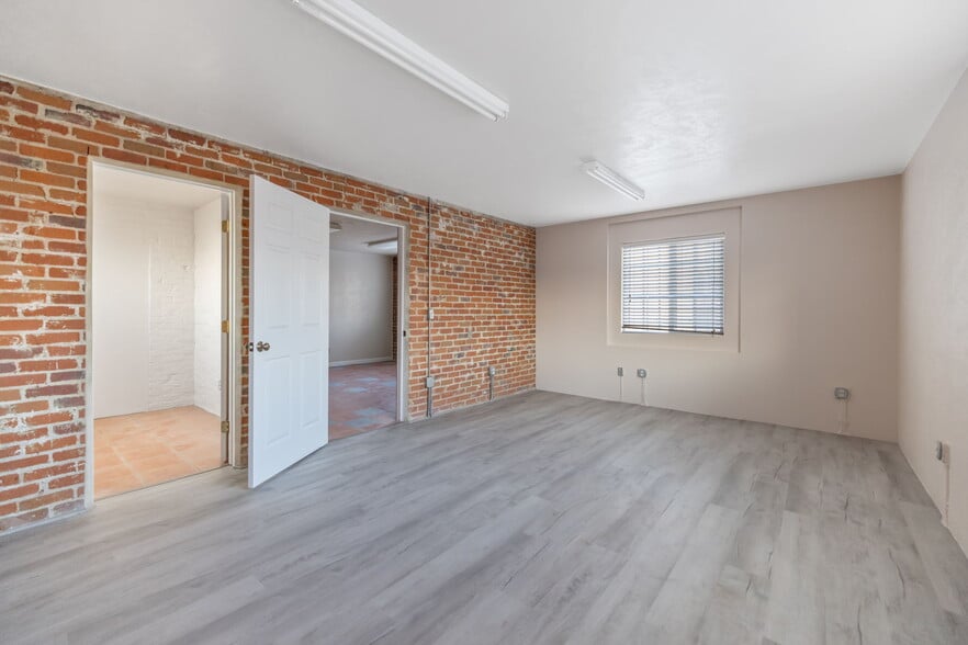 1334 W Goshen Ave, Visalia, CA for sale - Building Photo - Image 3 of 22