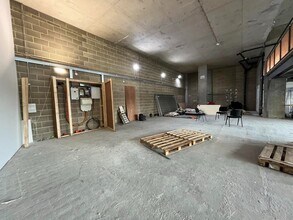 7 Water Front, Ipswich for lease Interior Photo- Image 2 of 3