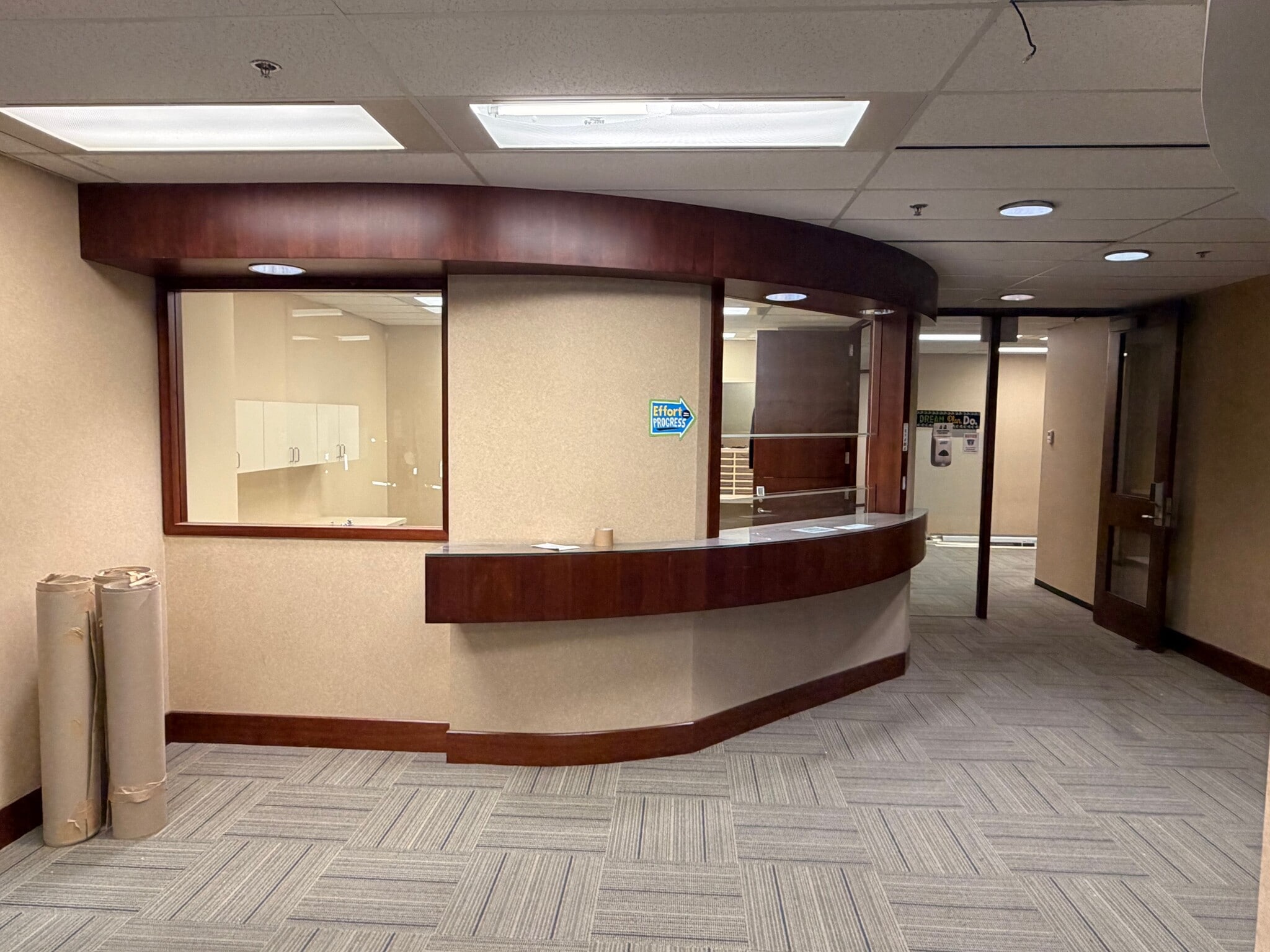 5811 Cooney Rd, Richmond, BC à louer Photo intérieure- Image 1 de 8