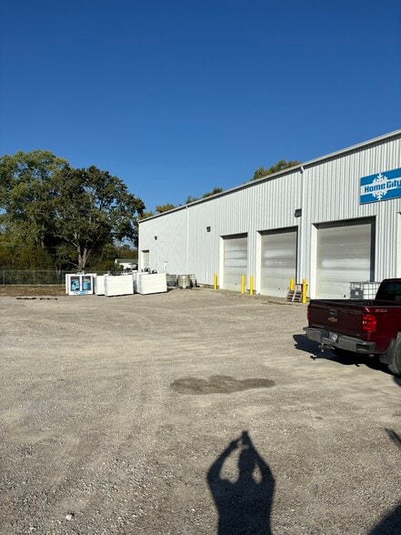 2407 Washington Ave, Bedford, IN à louer - Photo du bâtiment - Image 3 de 12