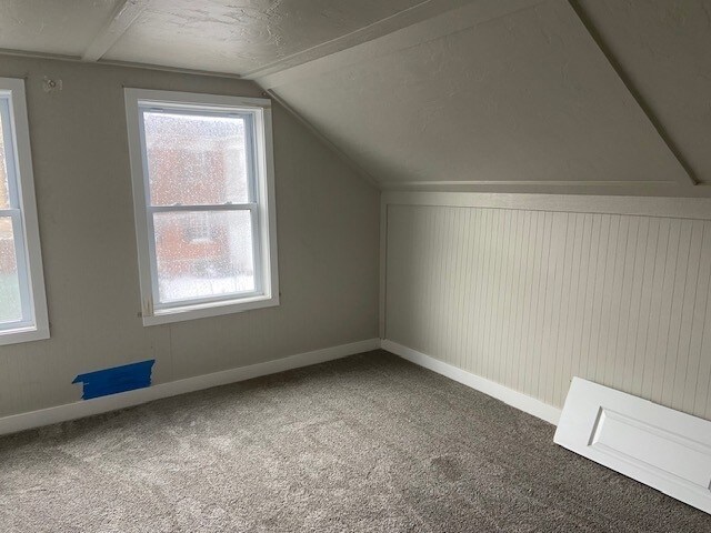 610 Oregon St, Oshkosh, WI à vendre - Photo du bâtiment - Image 3 de 15