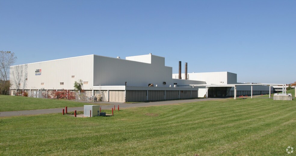 225 Episcopal Rd, Berlin, CT à louer - Photo du bâtiment - Image 3 de 10