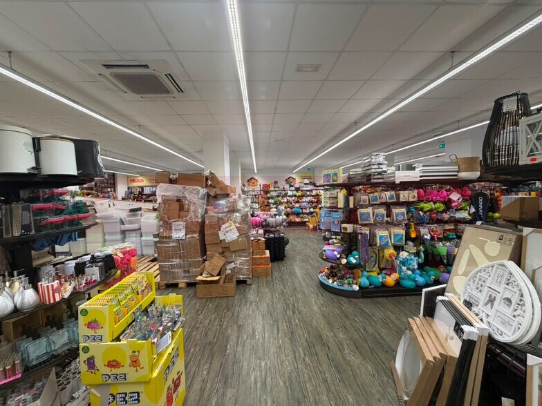 Retail in Santa Coloma de Gramenet, Barcelona for lease - Interior Photo - Image 3 of 4